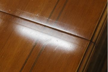 中古　IDC大塚家具取り扱い　イタリア高級家具　メデア(Medea)　クラシカルな佇まいが美しいダイニングテーブル(定価約100万円)(食卓)(R-075364)