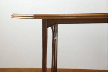 中古　IDC大塚家具取り扱い　イタリア高級家具　メデア(Medea)　クラシカルな佇まいが美しいダイニングテーブル(定価約100万円)(食卓)(R-075364)