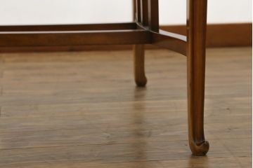 中古　IDC大塚家具取り扱い　イタリア高級家具　メデア(Medea)　クラシカルな佇まいが美しいダイニングテーブル(定価約100万円)(食卓)(R-075364)