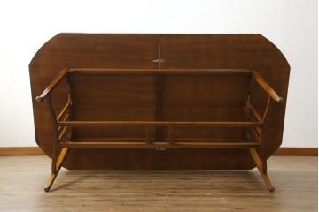 中古　IDC大塚家具取り扱い　イタリア高級家具　メデア(Medea)　クラシカルな佇まいが美しいダイニングテーブル(定価約100万円)(食卓)(R-075364)