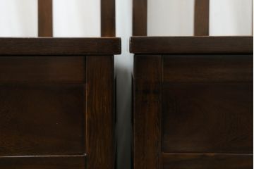 中古　鉄刀木(タガヤサン)　キャスター付き　美しい杢目が目を惹く収納付き板座チェア4脚セット(ダイニングチェア、椅子、イス)(R-075390)