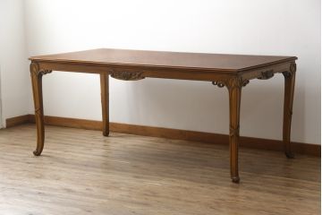 中古　イタリア高級家具　メデア(Medea)　天板の美しい木目と脚のデザインが目を惹くダイニングテーブル(食卓、4人掛け、6人掛け)(定価100万円以上)(R-075391)