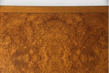 中古　イタリア高級家具　メデア(Medea)　天板の美しい木目と脚のデザインが目を惹くダイニングテーブル(食卓、4人掛け、6人掛け)(定価100万円以上)(R-075391)