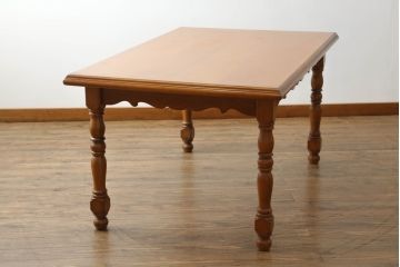 中古　美品　横浜クラシック家具　ダニエル(daniel)　アーリーアメリカンシリーズ　A-344　ヨーロピアンな装飾が上品なダイニングテーブル(ミッシェルテーブル、4人掛け、6人掛け、食卓)(R-075392)
