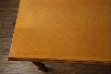 中古　美品　横浜クラシック家具　ダニエル(daniel)　アーリーアメリカンシリーズ　A-344　ヨーロピアンな装飾が上品なダイニングテーブル(ミッシェルテーブル、4人掛け、6人掛け、食卓)(R-075392)
