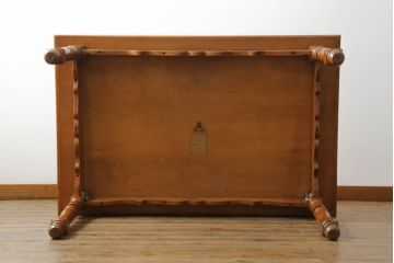 中古　美品　横浜クラシック家具　ダニエル(daniel)　アーリーアメリカンシリーズ　A-344　ヨーロピアンな装飾が上品なダイニングテーブル(ミッシェルテーブル、4人掛け、6人掛け、食卓)(R-075392)