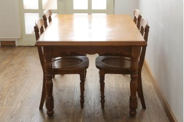 中古　美品　横浜クラシック家具　ダニエル(daniel)　アーリーアメリカンシリーズ　A-344　ヨーロピアンな装飾が上品なダイニングテーブル(ミッシェルテーブル、4人掛け、6人掛け、食卓)(R-075392)