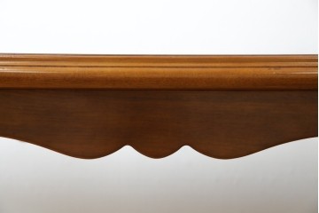 中古　美品　横浜クラシック家具　ダニエル(daniel)　アーリーアメリカンシリーズ　A-344　ヨーロピアンな装飾が上品なダイニングテーブル　(R-075392)