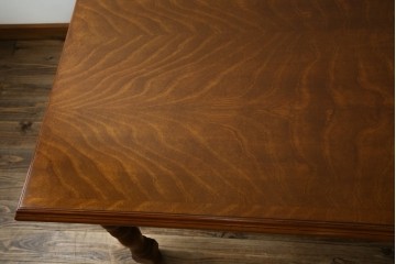 中古　美品　横浜クラシック家具　ダニエル(daniel)　アーリーアメリカンシリーズ　A-344　ヨーロピアンな装飾が上品なダイニングテーブル　(R-075392)