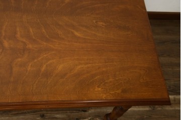 中古　美品　横浜クラシック家具　ダニエル(daniel)　アーリーアメリカンシリーズ　A-344　ヨーロピアンな装飾が上品なダイニングテーブル　(R-075392)