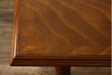 中古　美品　横浜クラシック家具　ダニエル(daniel)　アーリーアメリカンシリーズ　A-344　ヨーロピアンな装飾が上品なダイニングテーブル　(R-075392)