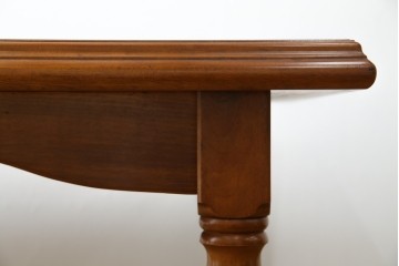 中古　美品　横浜クラシック家具　ダニエル(daniel)　アーリーアメリカンシリーズ　A-344　ヨーロピアンな装飾が上品なダイニングテーブル　(R-075392)