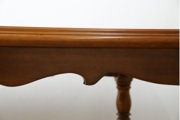 中古　美品　横浜クラシック家具　ダニエル(daniel)　アーリーアメリカンシリーズ　A-344　ヨーロピアンな装飾が上品なダイニングテーブル　(R-075392)