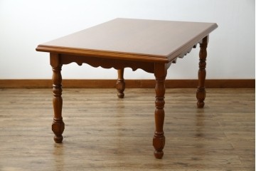 中古　美品　横浜クラシック家具　ダニエル(daniel)　アーリーアメリカンシリーズ　A-344　ヨーロピアンな装飾が上品なダイニングテーブル　(R-075392)