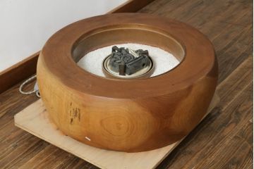 和製ビンテージ　総欅(ケヤキ)材　和モダンなお部屋づくりにおすすめのくり抜き火鉢(木製火鉢、囲炉裏、ヴィンテージ)(R-075394)