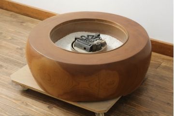 和製ビンテージ　総欅(ケヤキ)材　和モダンなお部屋づくりにおすすめのくり抜き火鉢(木製火鉢、囲炉裏、ヴィンテージ)(R-075394)
