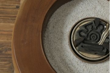 和製ビンテージ　総欅(ケヤキ)材　和モダンなお部屋づくりにおすすめのくり抜き火鉢(木製火鉢、囲炉裏、ヴィンテージ)(R-075394)