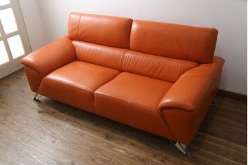 中古　美品　2020年3月頃購入　総本革(レザー)　イタリア　ニコレッティ・ホーム(NICOLETTI HOME)　テスラ(Tesla)　快適な座り心地と高級感ある空間を演出してくれる2.5Pソファ(レザーソファ、アームソファ、ハイバック、ローバック、2人掛け、3人掛け)(定価約54万円)(R-075398)