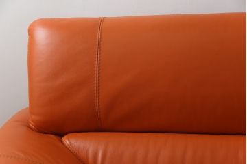中古　美品　2020年3月頃購入　総本革(レザー)　イタリア　ニコレッティ・ホーム(NICOLETTI HOME)　テスラ(Tesla)　快適な座り心地と高級感ある空間を演出してくれる2.5Pソファ(レザーソファ、アームソファ、ハイバック、ローバック、2人掛け、3人掛け)(定価約54万円)(R-075398)