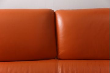 中古　美品　2020年3月頃購入　総本革(レザー)　イタリア　ニコレッティ・ホーム(NICOLETTI HOME)　テスラ(Tesla)　快適な座り心地と高級感ある空間を演出してくれる2.5Pソファ(レザーソファ、アームソファ、ハイバック、ローバック、2人掛け、3人掛け)(定価約54万円)(R-075398)