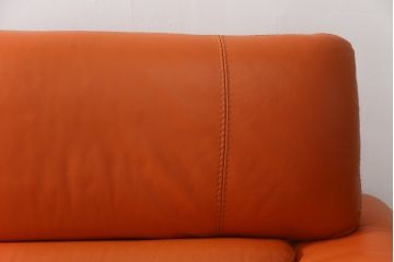 中古　美品　2020年3月頃購入　総本革(レザー)　イタリア　ニコレッティ・ホーム(NICOLETTI HOME)　テスラ(Tesla)　快適な座り心地と高級感ある空間を演出してくれる2.5Pソファ(レザーソファ、アームソファ、ハイバック、ローバック、2人掛け、3人掛け)(定価約54万円)(R-075398)