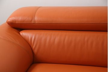 中古　美品　2020年3月頃購入　総本革(レザー)　イタリア　ニコレッティ・ホーム(NICOLETTI HOME)　テスラ(Tesla)　快適な座り心地と高級感ある空間を演出してくれる2.5Pソファ(レザーソファ、アームソファ、ハイバック、ローバック、2人掛け、3人掛け)(定価約54万円)(R-075398)