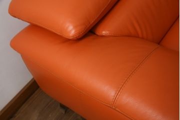 中古　美品　2020年3月頃購入　総本革(レザー)　イタリア　ニコレッティ・ホーム(NICOLETTI HOME)　テスラ(Tesla)　快適な座り心地と高級感ある空間を演出してくれる2.5Pソファ(レザーソファ、アームソファ、ハイバック、ローバック、2人掛け、3人掛け)(定価約54万円)(R-075398)