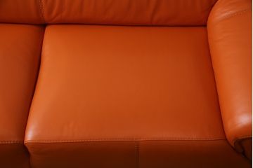 中古　美品　2020年3月頃購入　総本革(レザー)　イタリア　ニコレッティ・ホーム(NICOLETTI HOME)　テスラ(Tesla)　快適な座り心地と高級感ある空間を演出してくれる2.5Pソファ(レザーソファ、アームソファ、ハイバック、ローバック、2人掛け、3人掛け)(定価約54万円)(R-075398)