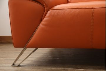 中古　美品　2020年3月頃購入　総本革(レザー)　イタリア　ニコレッティ・ホーム(NICOLETTI HOME)　テスラ(Tesla)　快適な座り心地と高級感ある空間を演出してくれる2.5Pソファ(レザーソファ、アームソファ、ハイバック、ローバック、2人掛け、3人掛け)(定価約54万円)(R-075398)