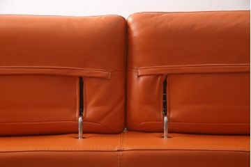 中古　美品　2020年3月頃購入　総本革(レザー)　イタリア　ニコレッティ・ホーム(NICOLETTI HOME)　テスラ(Tesla)　快適な座り心地と高級感ある空間を演出してくれる2.5Pソファ(レザーソファ、アームソファ、ハイバック、ローバック、2人掛け、3人掛け)(定価約54万円)(R-075398)