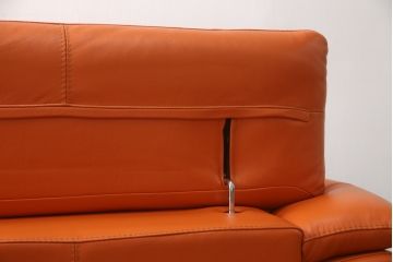 中古　美品　2020年3月頃購入　総本革(レザー)　イタリア　ニコレッティ・ホーム(NICOLETTI HOME)　テスラ(Tesla)　快適な座り心地と高級感ある空間を演出してくれる2.5Pソファ(レザーソファ、アームソファ、ハイバック、ローバック、2人掛け、3人掛け)(定価約54万円)(R-075398)