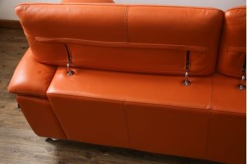 中古　美品　2020年3月頃購入　総本革(レザー)　イタリア　ニコレッティ・ホーム(NICOLETTI HOME)　テスラ(Tesla)　快適な座り心地と高級感ある空間を演出してくれる2.5Pソファ(レザーソファ、アームソファ、ハイバック、ローバック、2人掛け、3人掛け)(定価約54万円)(R-075398)