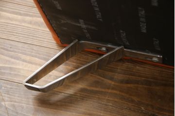 中古　美品　2020年3月頃購入　総本革(レザー)　イタリア　ニコレッティ・ホーム(NICOLETTI HOME)　テスラ(Tesla)　快適な座り心地と高級感ある空間を演出してくれる2.5Pソファ(レザーソファ、アームソファ、ハイバック、ローバック、2人掛け、3人掛け)(定価約54万円)(R-075398)