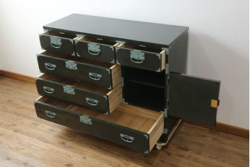 中古　美品　国産　職人手作り　総桐材　深緑色の呂色塗りが魅力的!モダンな桐箪笥(総桐箪笥、総桐たんす、和タンス、収納箪笥、整理箪笥、チェスト、引き出し)(R-075399)