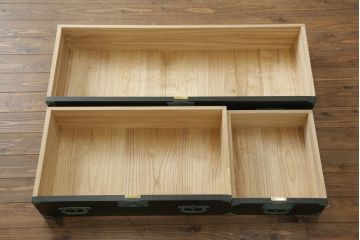 中古　美品　国産　職人手作り　総桐材　深緑色の呂色塗りが魅力的!モダンな桐箪笥(総桐箪笥、総桐たんす、和タンス、収納箪笥、整理箪笥、チェスト、引き出し)(R-075399)