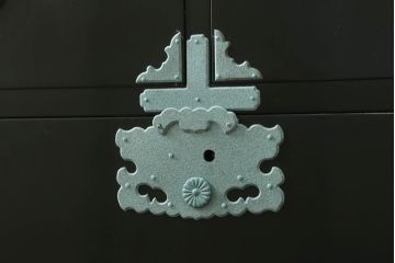中古　美品　国産　職人手作り　総桐材　深緑色の呂色塗りが魅力的!モダンな桐箪笥(総桐箪笥、総桐たんす、和タンス、収納箪笥、整理箪笥、チェスト、引き出し)(R-075399)