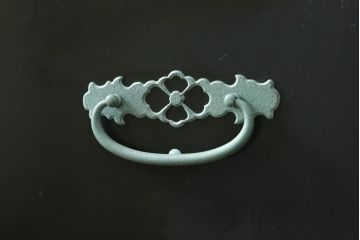中古　美品　国産　職人手作り　総桐材　深緑色の呂色塗りが魅力的!モダンな桐箪笥(総桐箪笥、総桐たんす、和タンス、収納箪笥、整理箪笥、チェスト、引き出し)(R-075399)