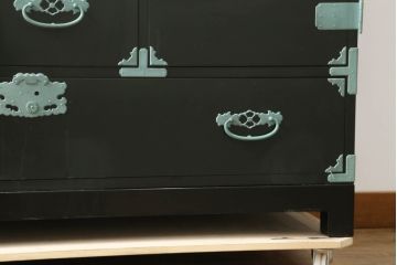 中古　美品　国産　職人手作り　総桐材　深緑色の呂色塗りが魅力的!モダンな桐箪笥(総桐箪笥、総桐たんす、和タンス、収納箪笥、整理箪笥、チェスト、引き出し)(R-075399)