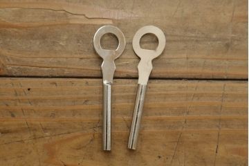 中古　美品　国産　職人手作り　総桐材　深緑色の呂色塗りが魅力的!モダンな桐箪笥(総桐箪笥、総桐たんす、和タンス、収納箪笥、整理箪笥、チェスト、引き出し)(R-075399)
