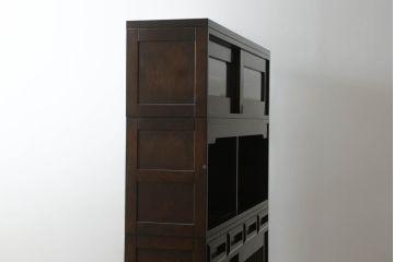 中古　美品　星野民芸(星野民藝)　落ち着いたシックな色合いが魅力の高山式食器棚(水屋箪笥、和風キャビネット、飾り棚、収納棚、戸棚)(R-075403)