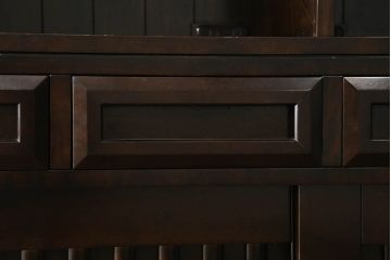 中古　美品　星野民芸(星野民藝)　落ち着いたシックな色合いが魅力の高山式食器棚(水屋箪笥、和風キャビネット、飾り棚、収納棚、戸棚)(R-075403)