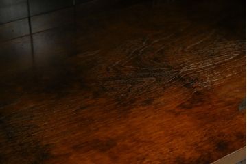 中古　美品　星野民芸(星野民藝)　落ち着いたシックな色合いが魅力の高山式食器棚(水屋箪笥、和風キャビネット、飾り棚、収納棚、戸棚)(R-075403)