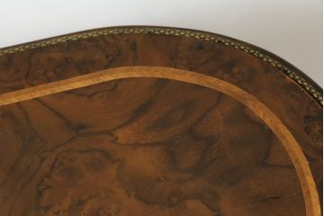 中古　イギリス　メートランドスミス(MAITLAND SMITH)　細部まで拘りあるデザインが素敵なサイドテーブル(コンソールテーブル、飾り棚、花台、英国、店舗什器)(R-075404)