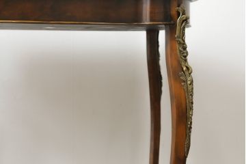 中古　イギリス　メートランドスミス(MAITLAND SMITH)　細部まで拘りあるデザインが素敵なサイドテーブル(コンソールテーブル、飾り棚、花台、英国、店舗什器)(R-075404)