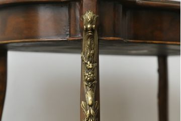 中古　イギリス　メートランドスミス(MAITLAND SMITH)　細部まで拘りあるデザインが素敵なサイドテーブル(コンソールテーブル、飾り棚、花台、英国、店舗什器)(R-075404)