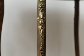 中古　イギリス　メートランドスミス(MAITLAND SMITH)　細部まで拘りあるデザインが素敵なサイドテーブル(コンソールテーブル、飾り棚、花台、英国、店舗什器)(R-075404)