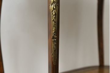 中古　イギリス　メートランドスミス(MAITLAND SMITH)　細部まで拘りあるデザインが素敵なサイドテーブル(コンソールテーブル、飾り棚、花台、英国、店舗什器)(R-075404)
