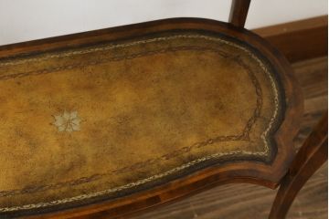 中古　イギリス　メートランドスミス(MAITLAND SMITH)　細部まで拘りあるデザインが素敵なサイドテーブル(コンソールテーブル、飾り棚、花台、英国、店舗什器)(R-075404)