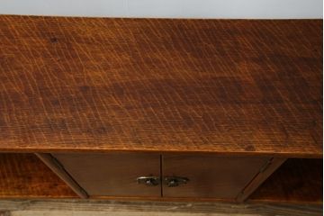 中古　高級品!!　木工作家品　無垢材　李朝デザイン　真鍮金具　漆塗り　シンプルながらも存在感のある飾り棚(朝鮮棚、収納棚、サイドボード、リビングボード)(定価推定約50〜80万円)(R-075407)