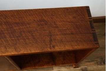 中古　高級品!!　木工作家品　無垢材　李朝デザイン　真鍮金具　漆塗り　シンプルながらも存在感のある飾り棚(朝鮮棚、収納棚、サイドボード、リビングボード)(定価推定約50〜80万円)(R-075407)